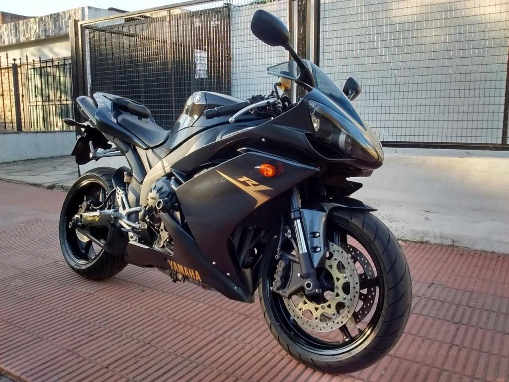 YAMAHA R1 2008