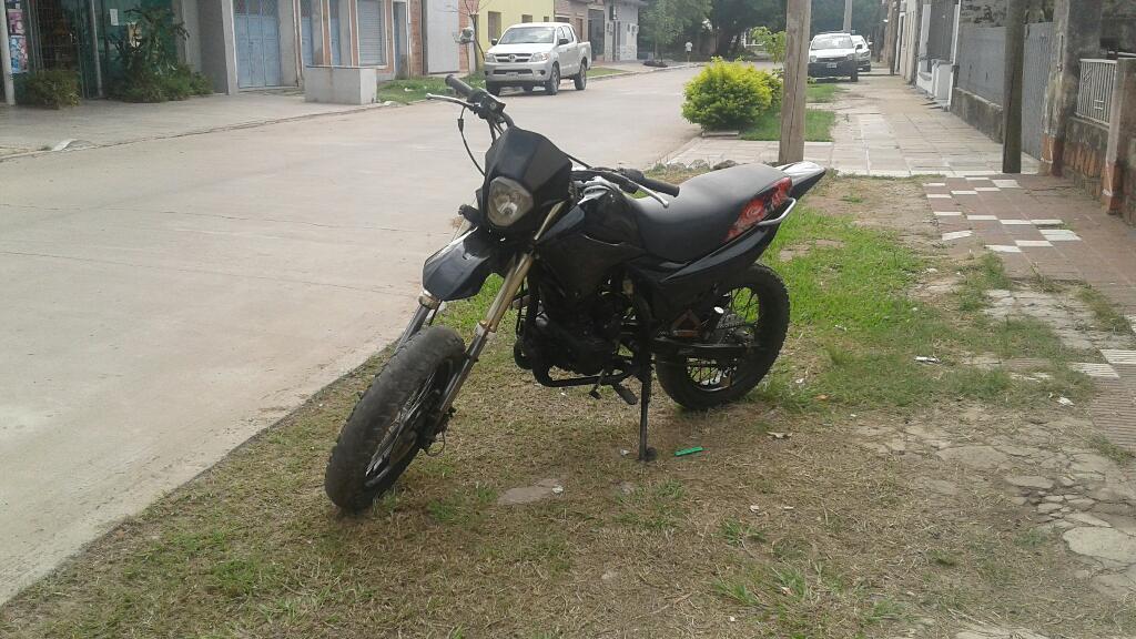 Vendo O Permuto Motomel Motard 200