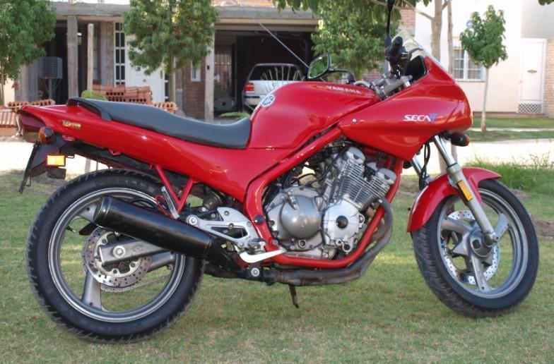 Moto Yamaha 600 cc. SECA 2 Mod. 93 rodada 96. Se entrega con Casco