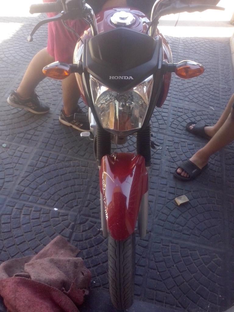 Permuto Titan Y Motomel 110 por Auto