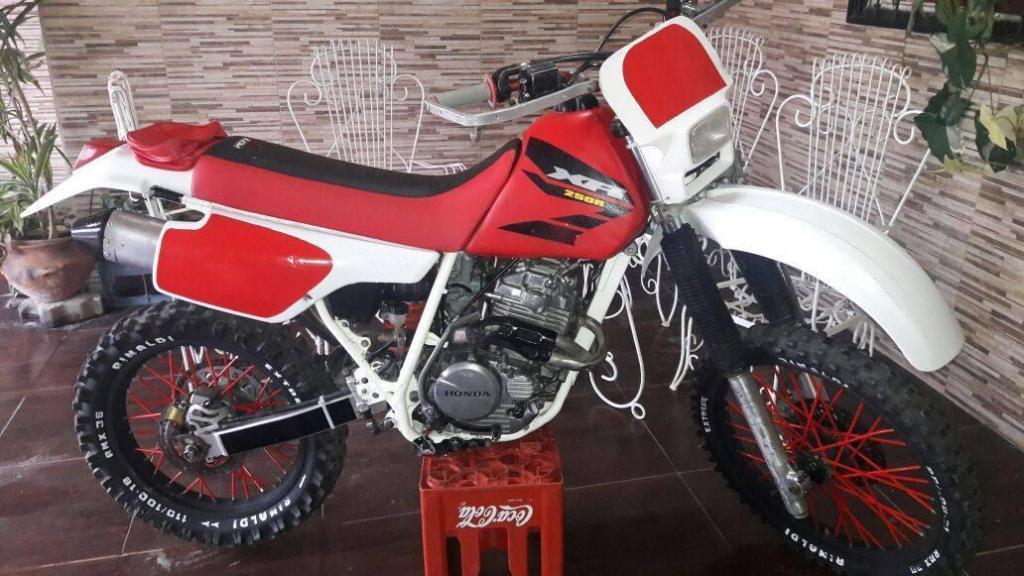 VENDO XR 250 MODELO 93 PATNTADA