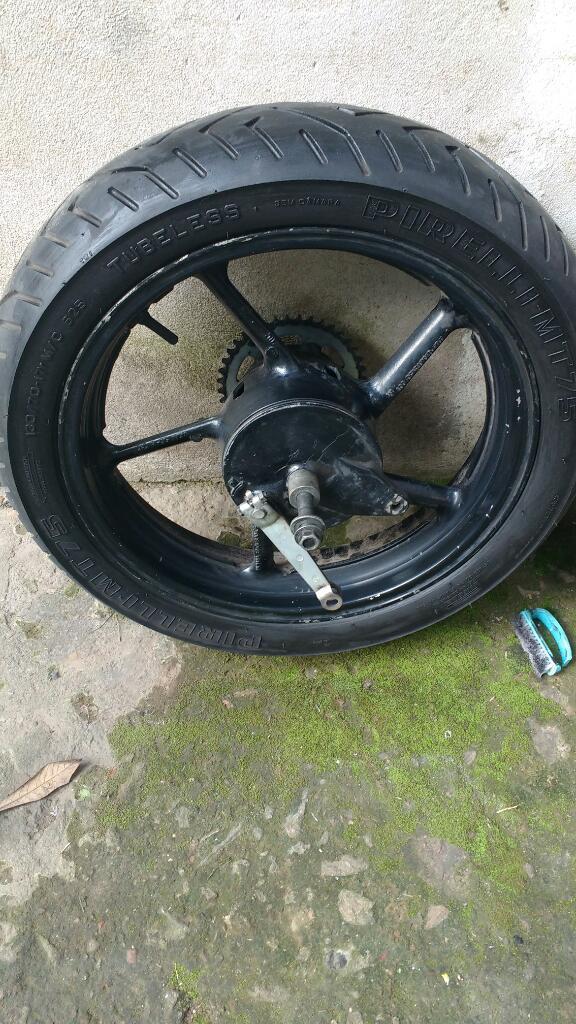 Vendo Llanta con Cubierta Pirelli de Fz