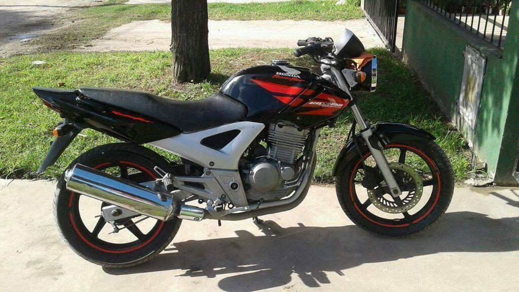 Vendo Honda Twister Soy Titular