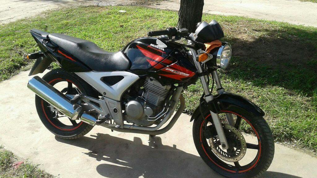 Vendo Honda Twister Soy Titular