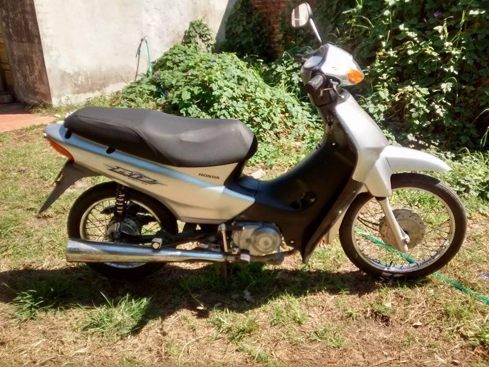 Vendo Honda Biz 2001 Al día