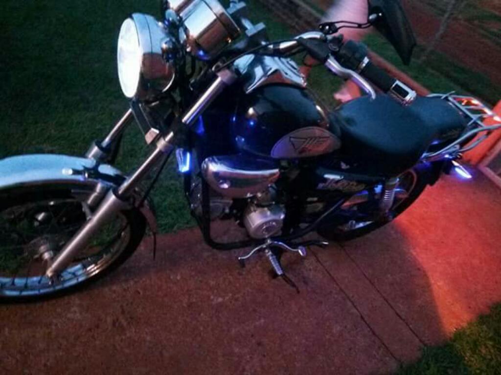 Vendo Permuto Motomel Custom