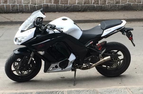 Motocicleta Kawasaki Z1000Sx