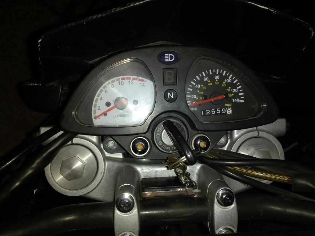 Vendo Motomel Motard 200cc 2014 O permuto por moto menor valor