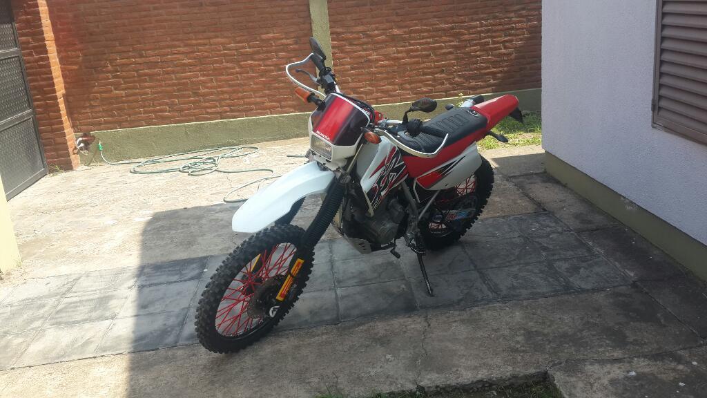 Vendo O Permuto Xr 200