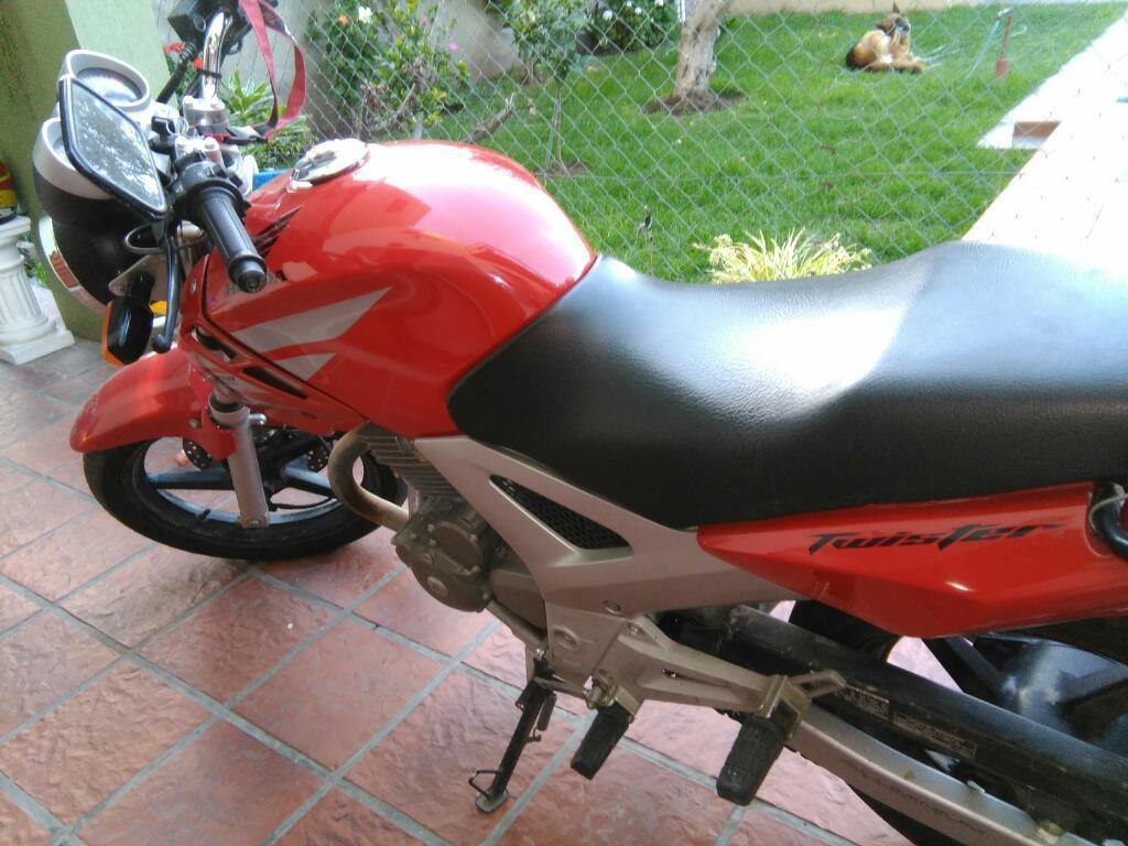 Vendo Twister 250 con 10100km Año 2014