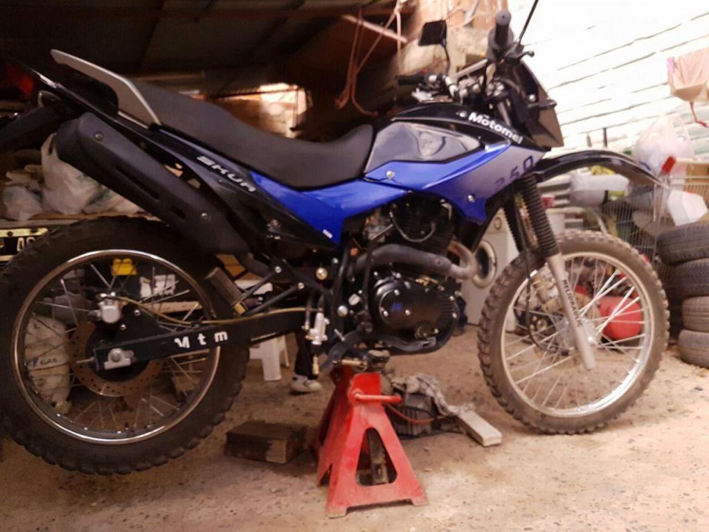 Titular vende Motomel skua 250. Año 2016 todo en regla. Precio charlab