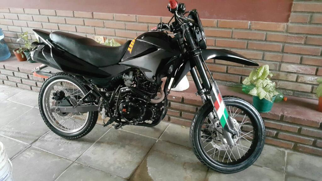 Vendo O Permuto Motomel Motard 200