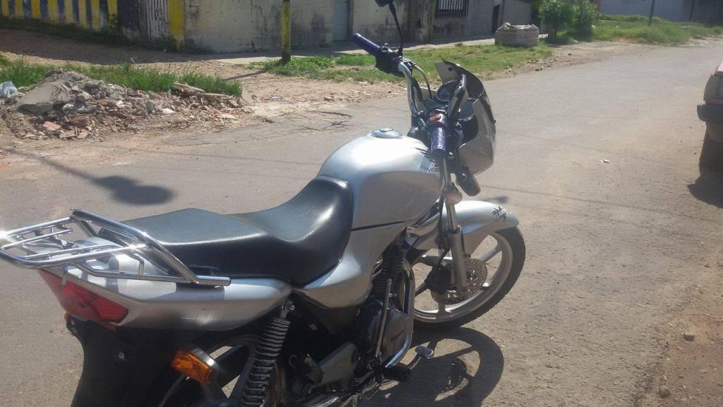 vendo honda storm.. escucho oferta!!!