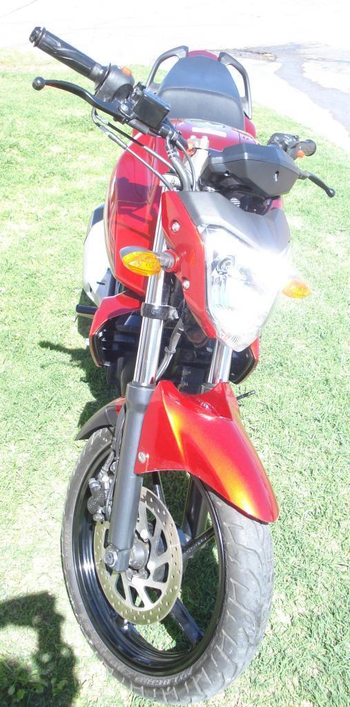 Liquido a oferta razonable fz 16 2014 con 2900kms