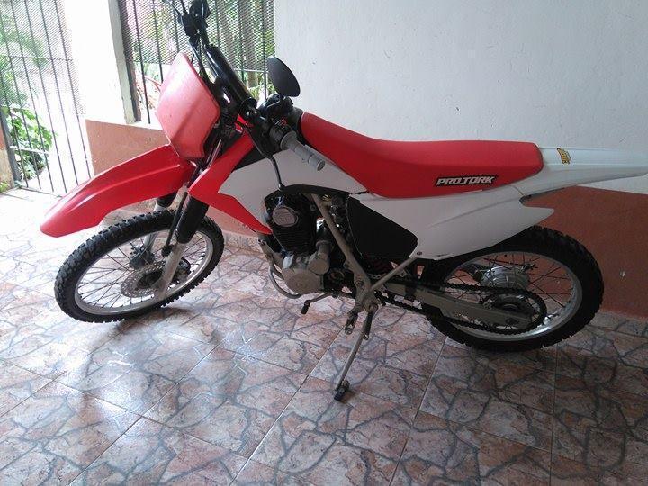 Vendo o permuto XR 200 R