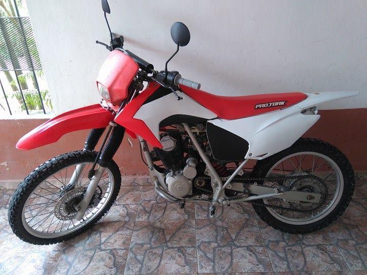 Vendo o permuto XR 200 R