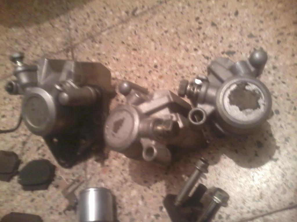 VENDO CALIPERS MORDASAS DE KAWASAKI NINJA GPZ 400 R AÑO 88