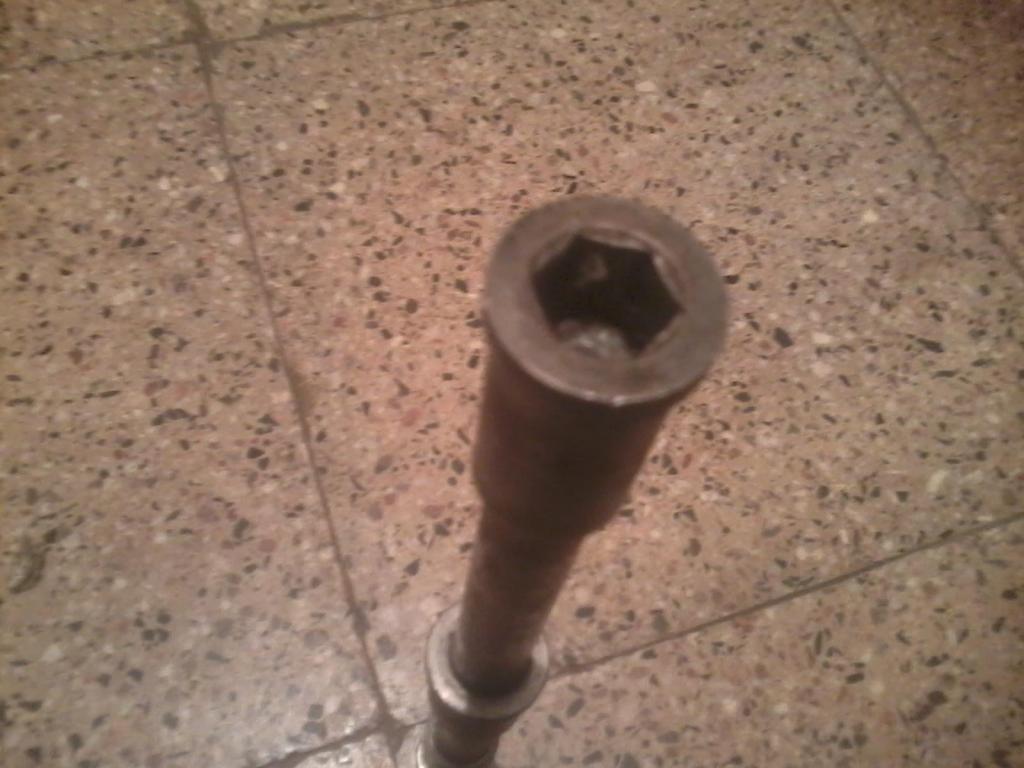 VENDO EJE DE RUEDA LLANTA DELANTERA DE KAWASAKI NINJA GPZ 400 R