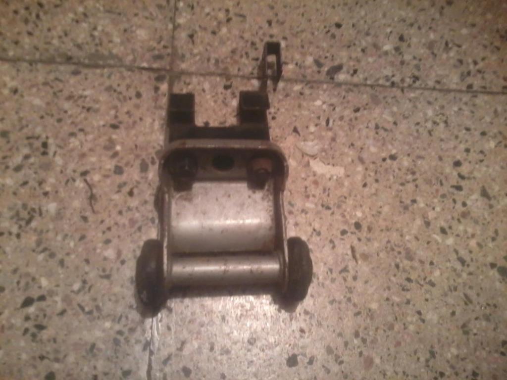 VENDO SOPORTE DE TANQUE DE KAWASAKI NINJA GPZ 400 R AÑO 88