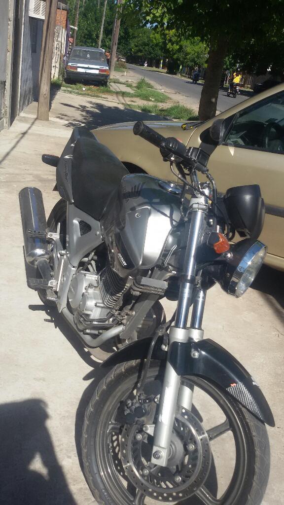 Vendo O Permuto Twister 250