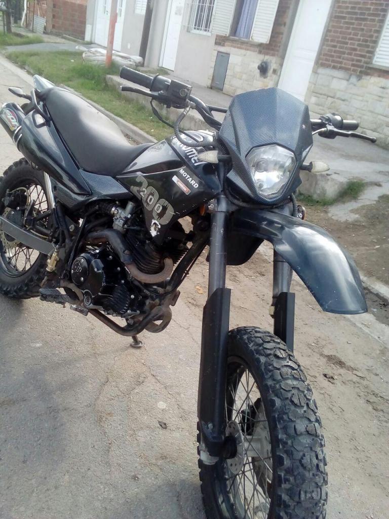 vendo motomel motard 200 mod 2011 tel 156 493363