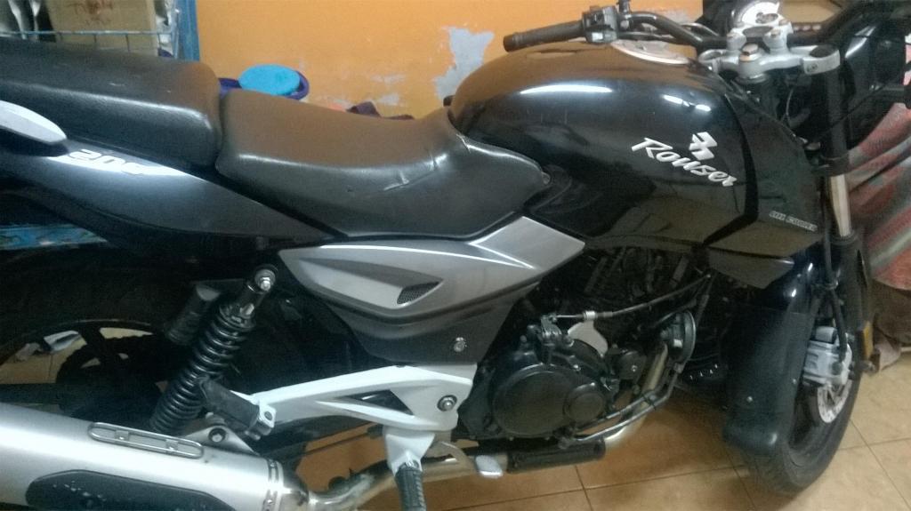 rouser 200 modelo 2010