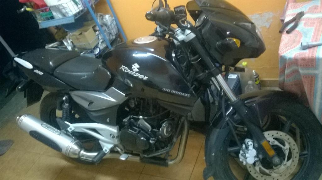 rouser 200 modelo 2010