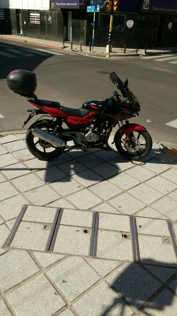 Vendo Rouser 220f O Permuto por Auto 3p