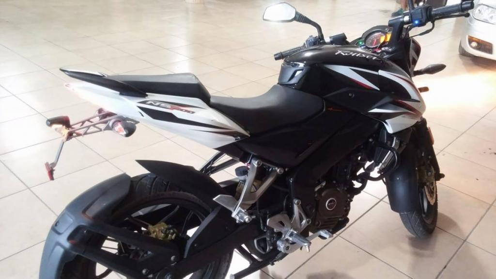 Bajaj rouser 200 ns modelo 2017