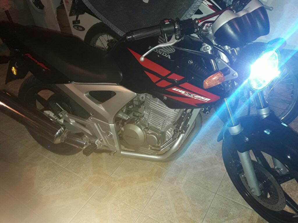 Vendo Honda Twister Mod 2013 29km