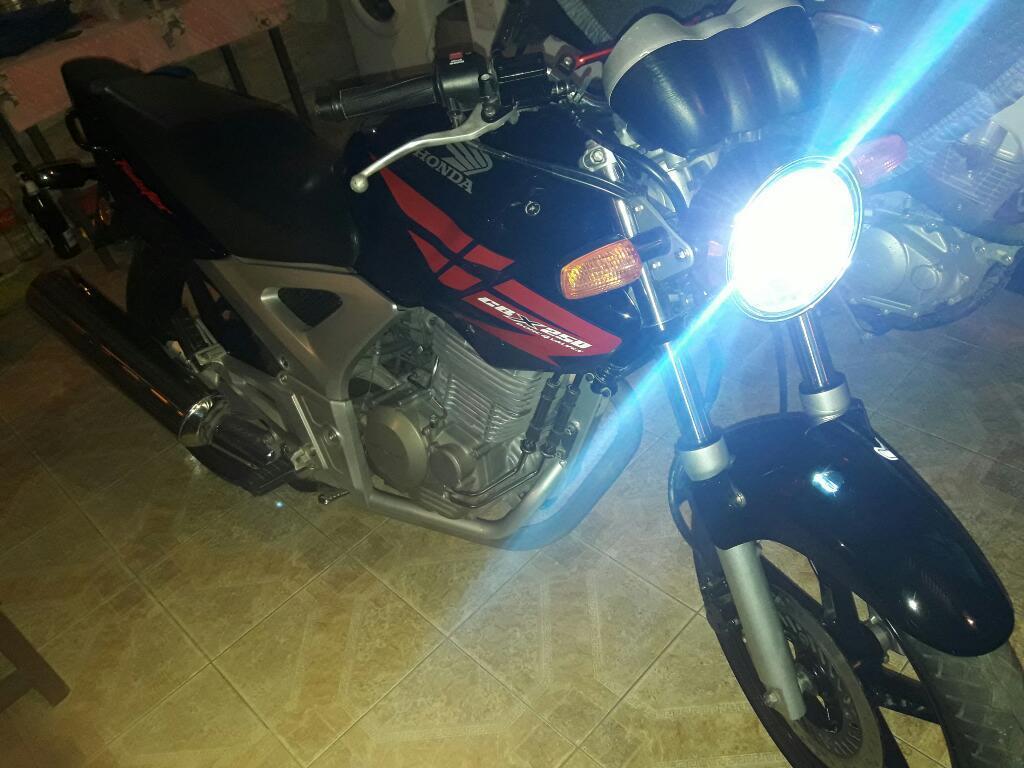 Vendo Honda Twister Mod 2013 29km