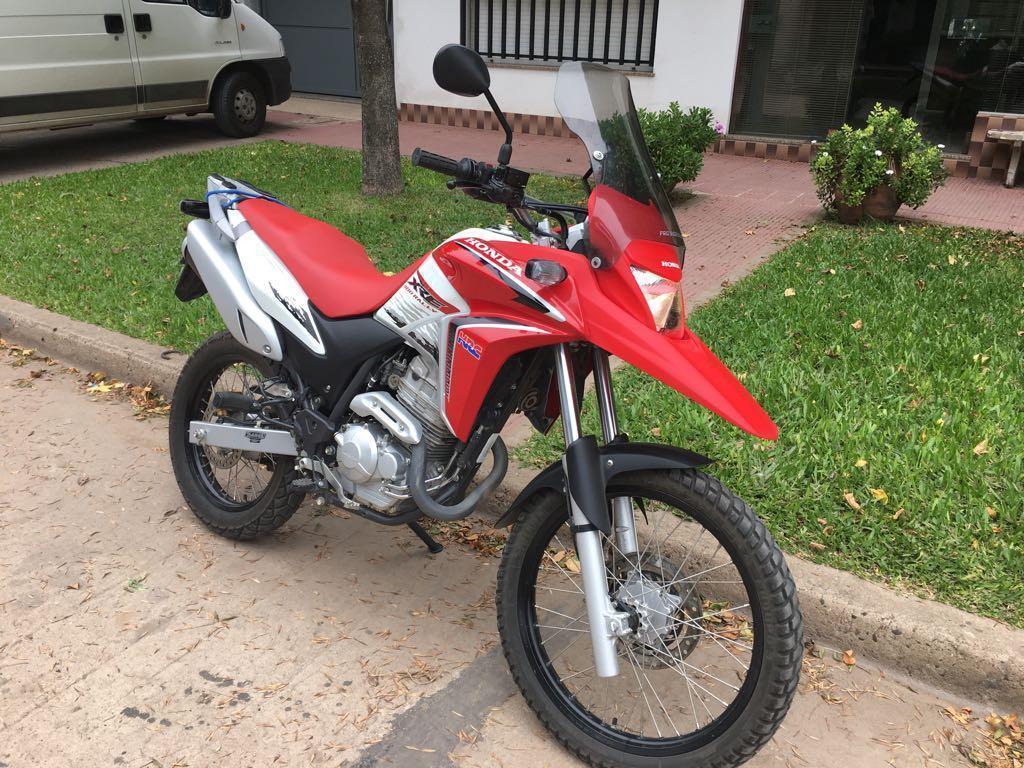 Vendo Moto Honda Rally 300 en exelentes condiciones, digna de ver