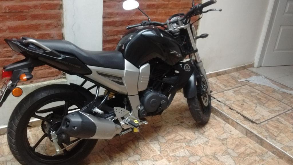 Dueña vende Yamaha FZ16 2010