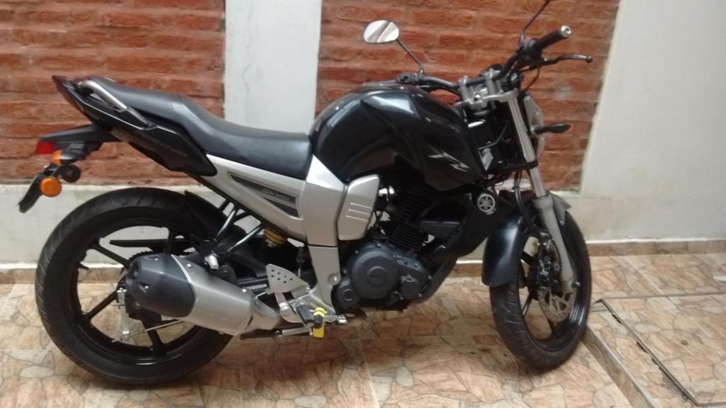 Dueña vende Yamaha FZ16 2010