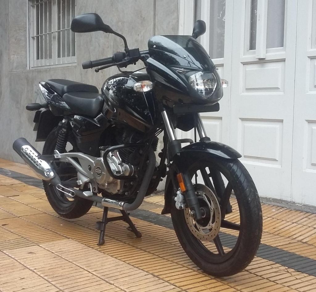 Vendo Moto Bajaj Rouser 180