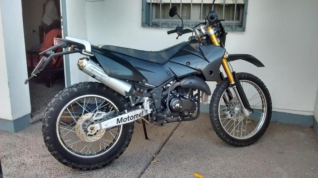 Vendo moto Motomel XMM 250 año 2014