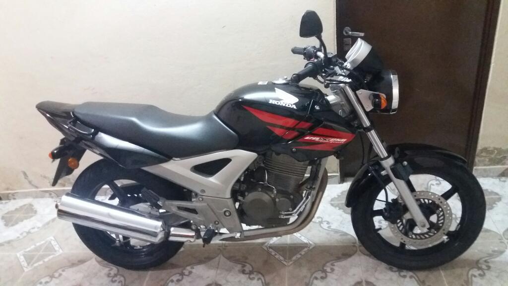 Honda Twister Impecable