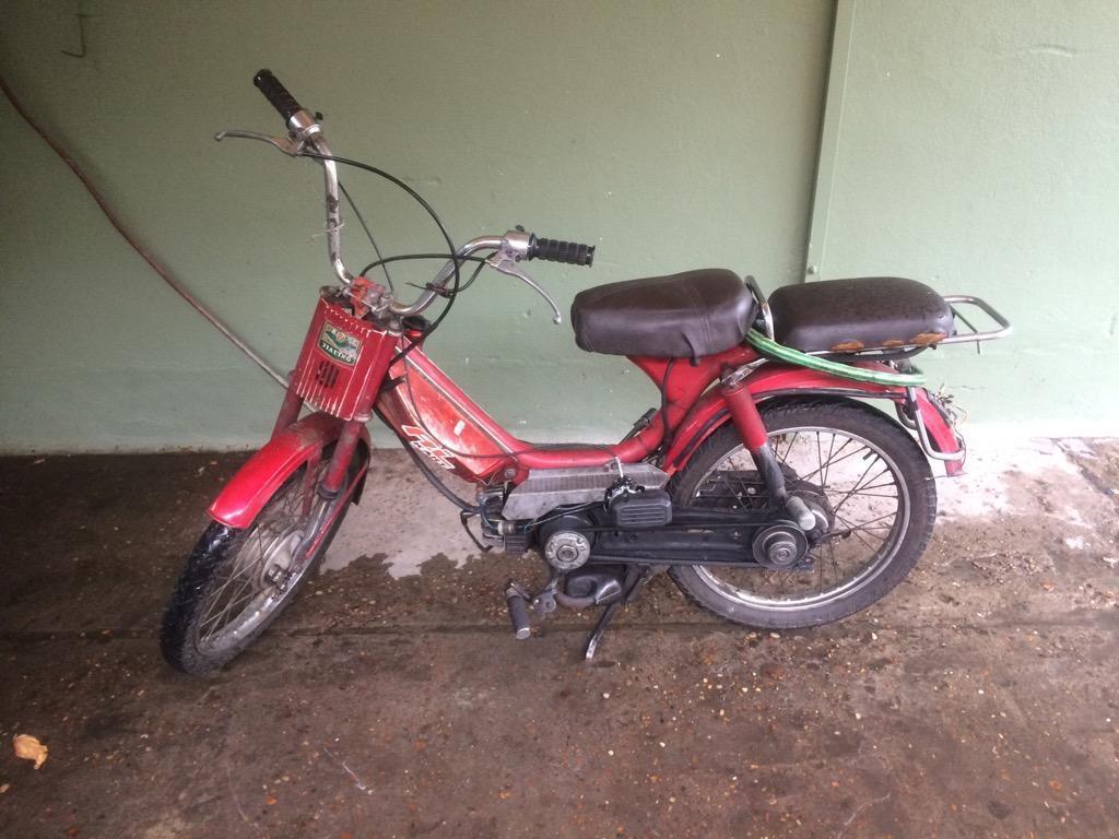 Ciclomotor Kenia Funcionando