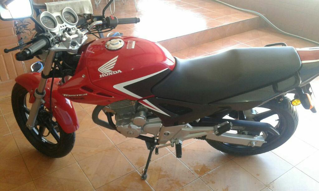 Vendo Honda Twitter 250cc Okm