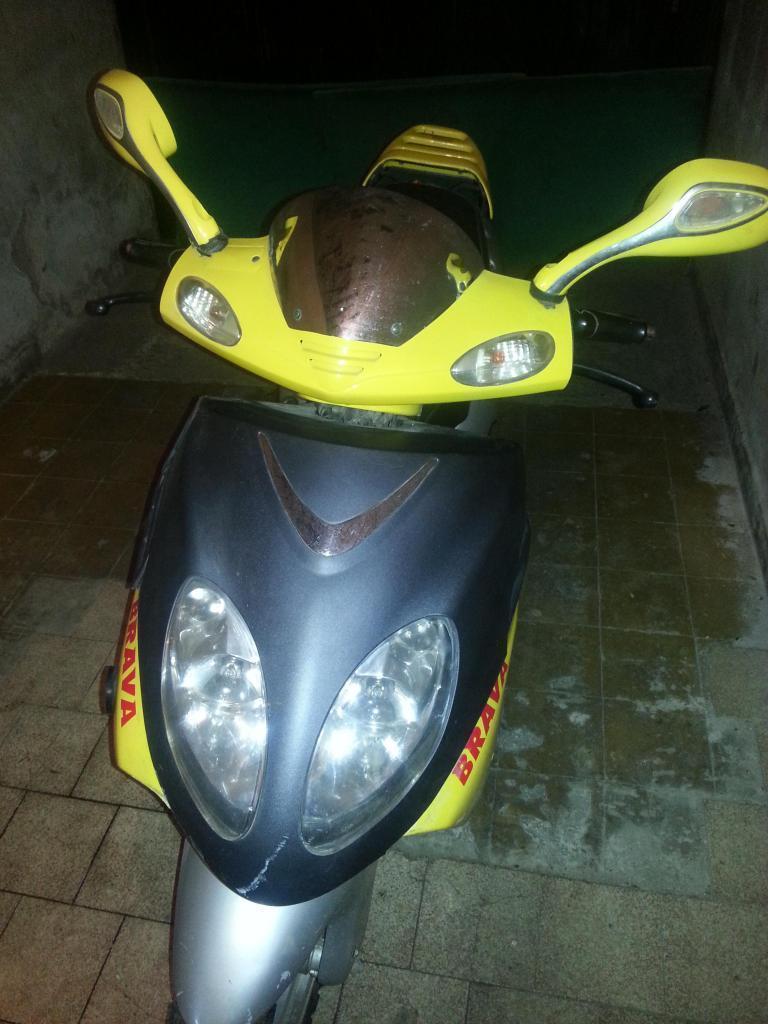 vendo moto brava wistar sccoter 150 año 2011