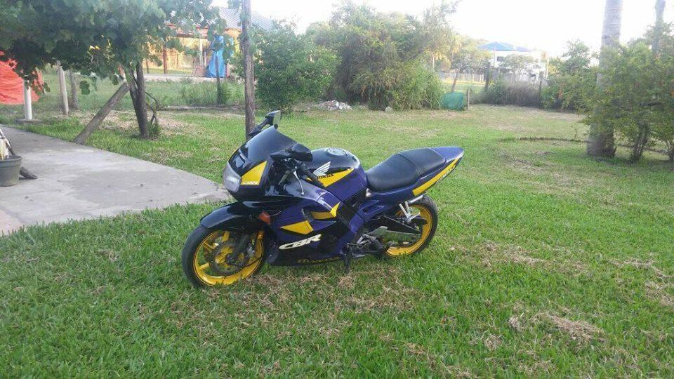 vendo cbr 600 impecable , escucho ofertas