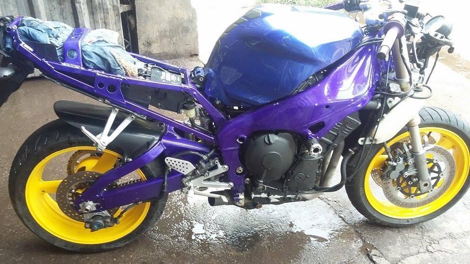 YAMAHA R1 SOLO EFECTIVO