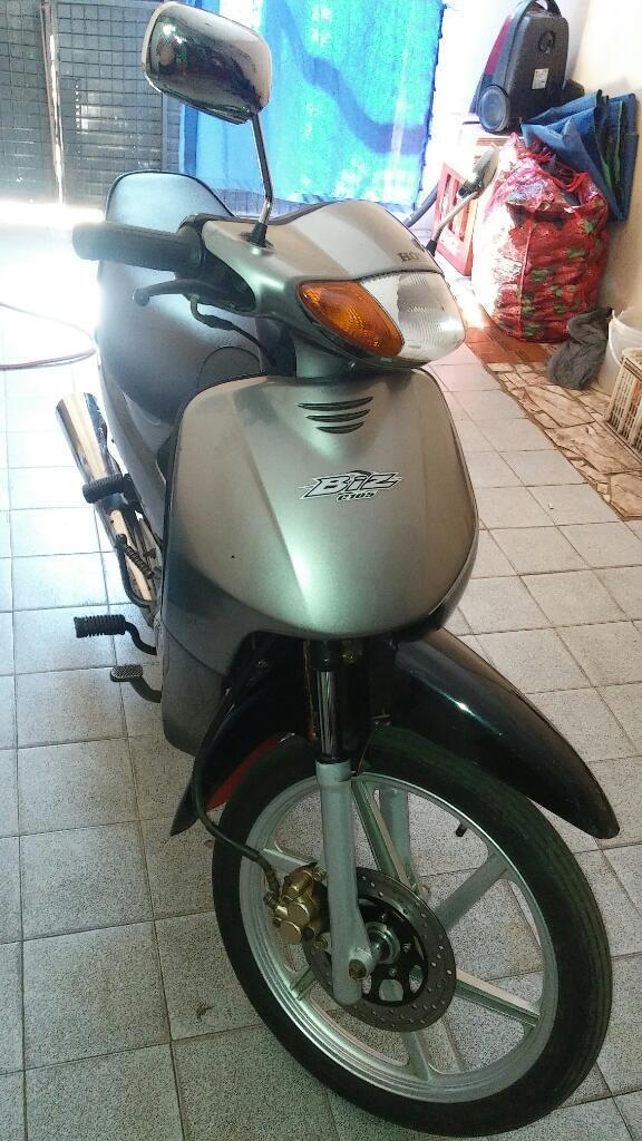 Vendo Honda Biz 2003 Buen Andar 14500