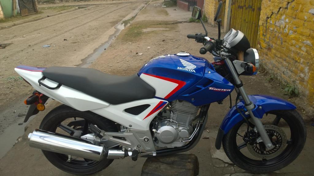 Titular Vende Hermosa Honda Twister