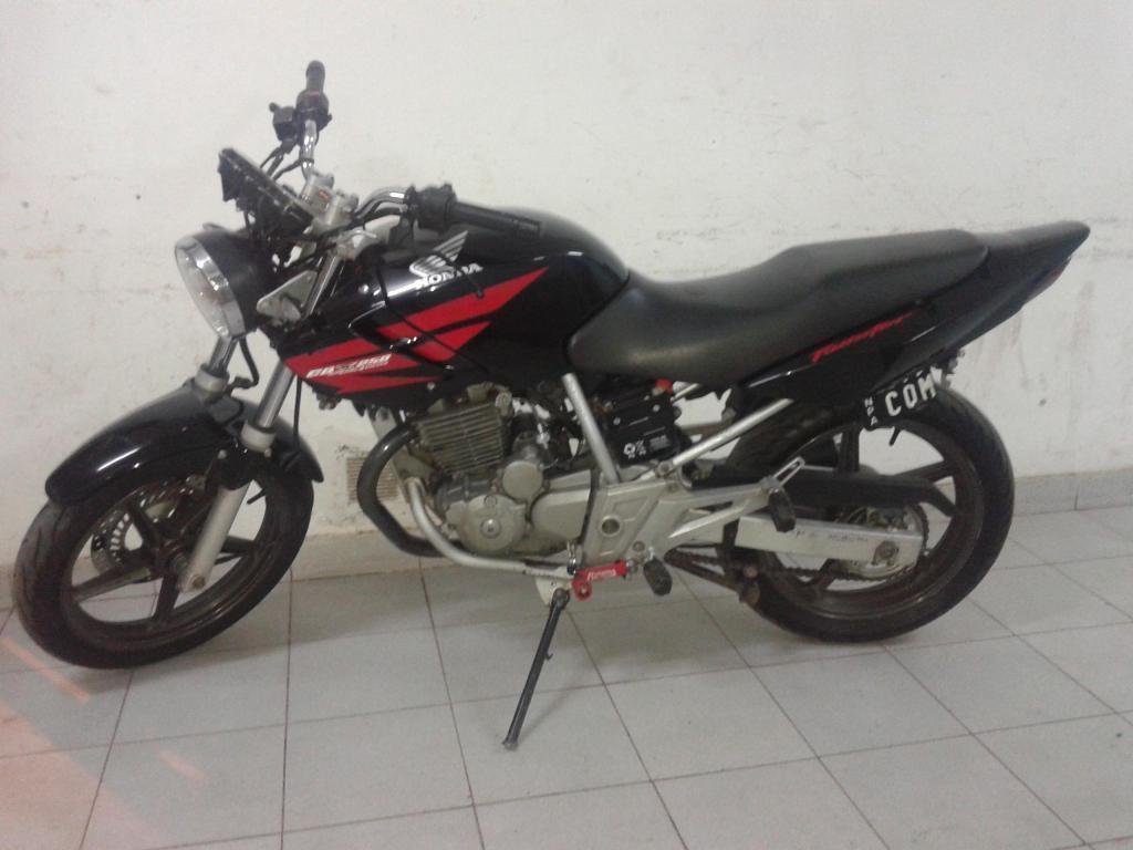 vendo twuister muy lindo y cuidado, acepto cuatri o xtz125