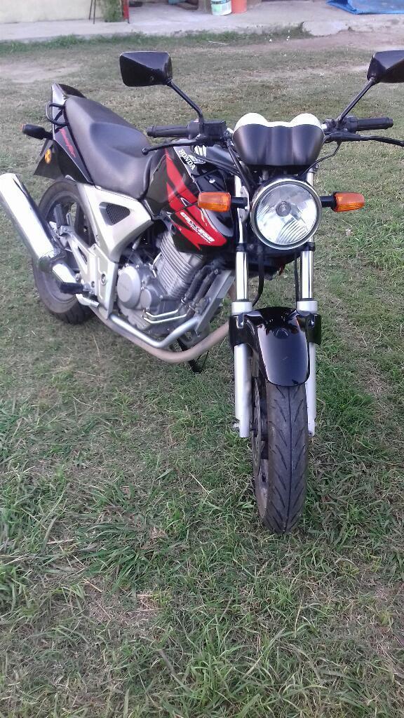 Vendo Moto Honda Twister