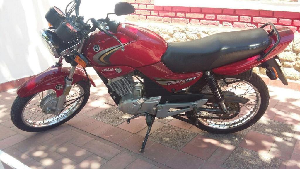 ENTREGO YAMAHA YBR 125 2014 nueva por auto PAGO DIFERENCIA CONTADO