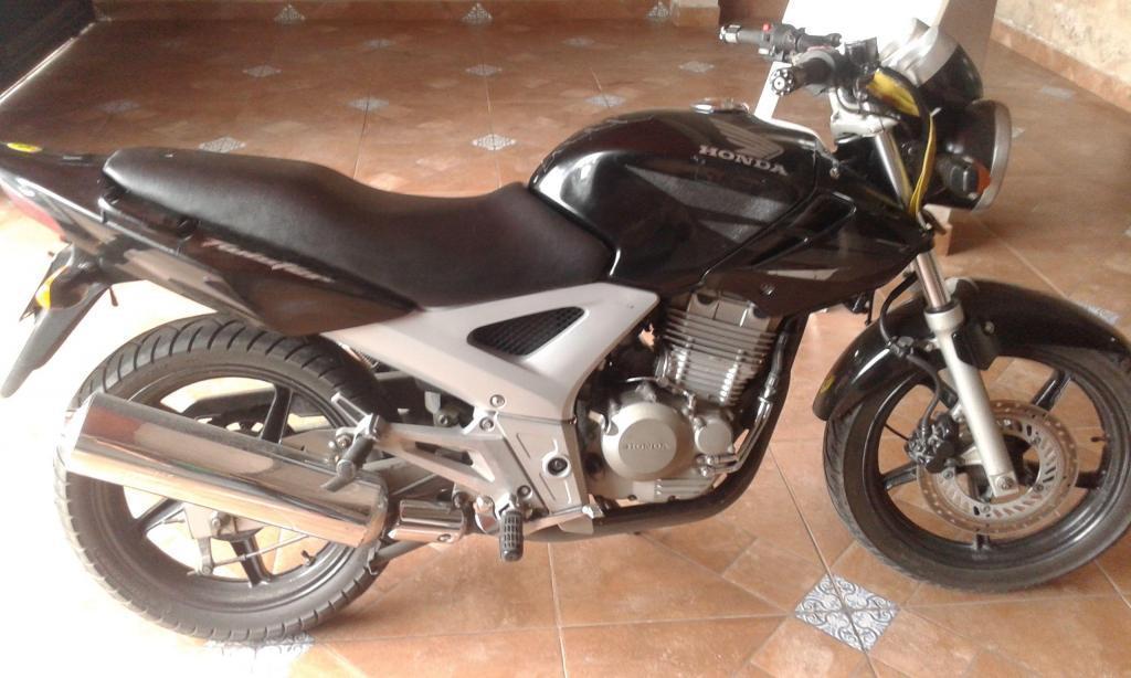 Vendo O Permuto X Tornado Twister 2006