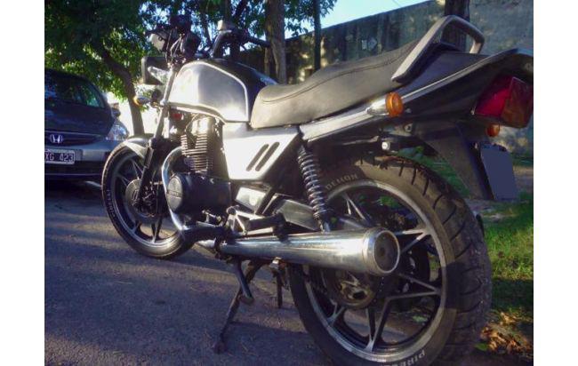 Vendo o permuto Honda CB 450 DX 93'