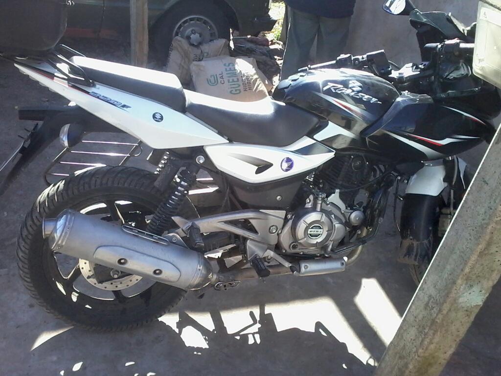 Vendo Moto Rouser 220